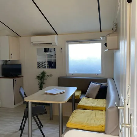 Mobil 4 Personnes Plein Coeur De La Vendee Proche Parc Du Puydufou *